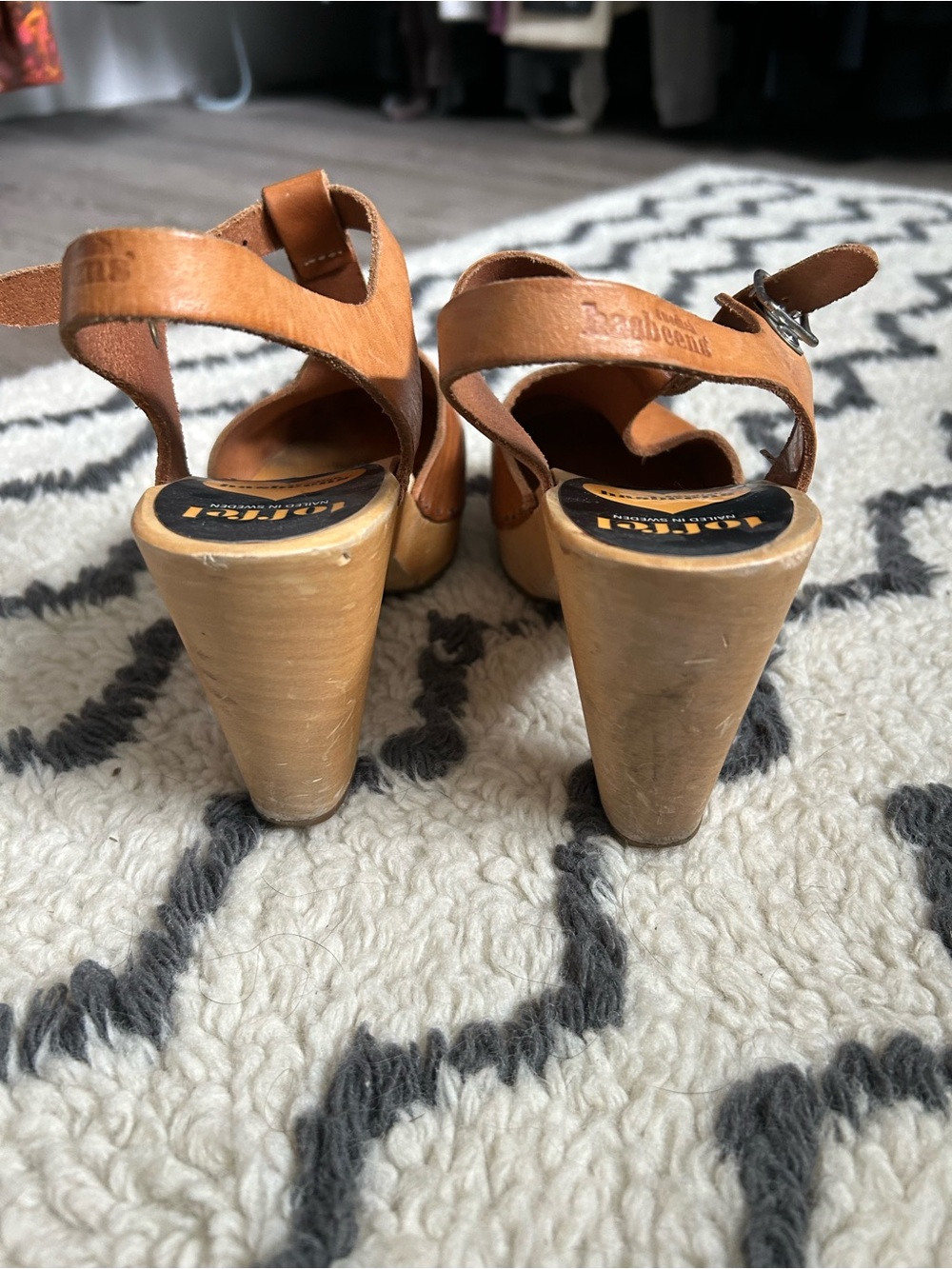 Swedish Hasbeens Tan Leather Closed-Toe Slingback Clogs - Picture 5 of 7